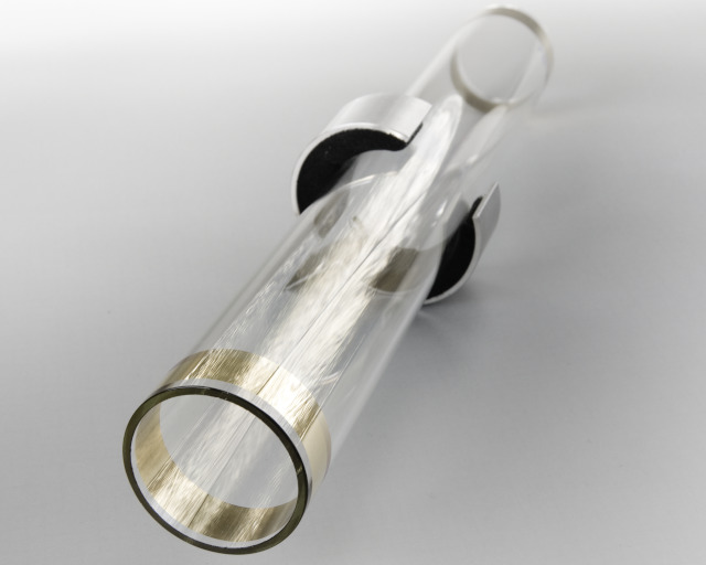 Glasröhre mit transparenter ITO-Heizleiter-Beschichtung. Anwendung: Heizung von Destillierkolonnen in der chemischen Verfahrenstechnik.